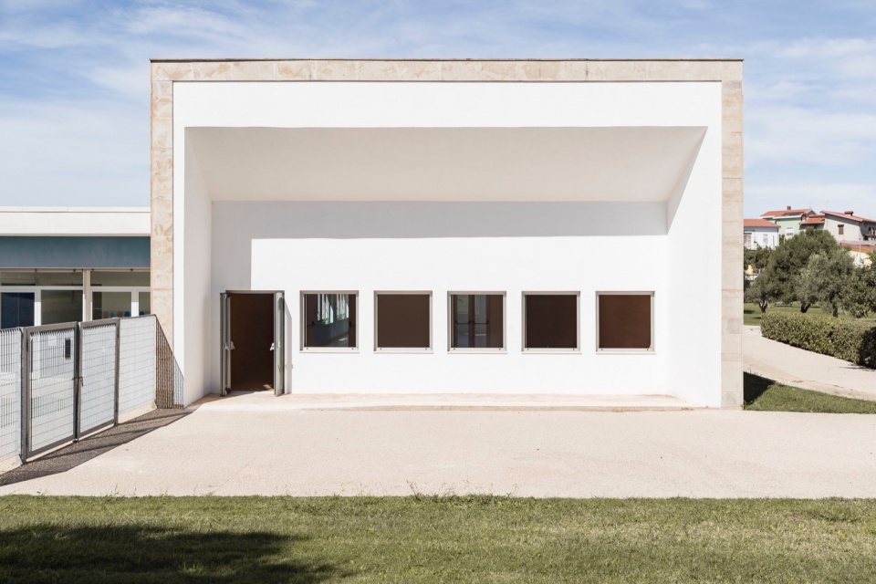 幼儿园多功能活动室，意大利 / Alessandro Matta Architettura