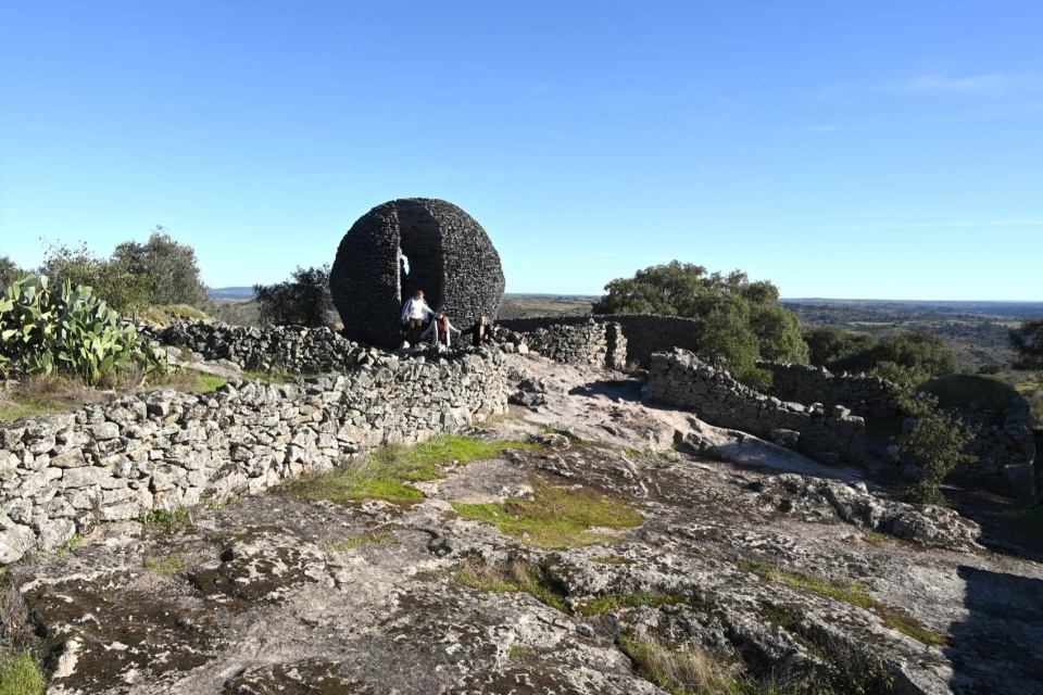 Ninho Globo景观装置，葡萄牙 / Atelier YokYok
