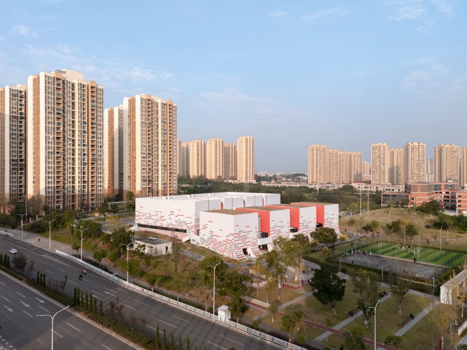 李雪芮全民健身中心，重庆 / 未见筑设计事务所