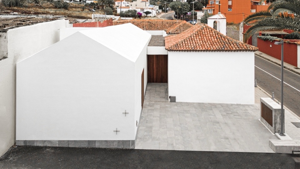 天使长圣米迦勒教堂,西班牙 / Alejandro Beautell