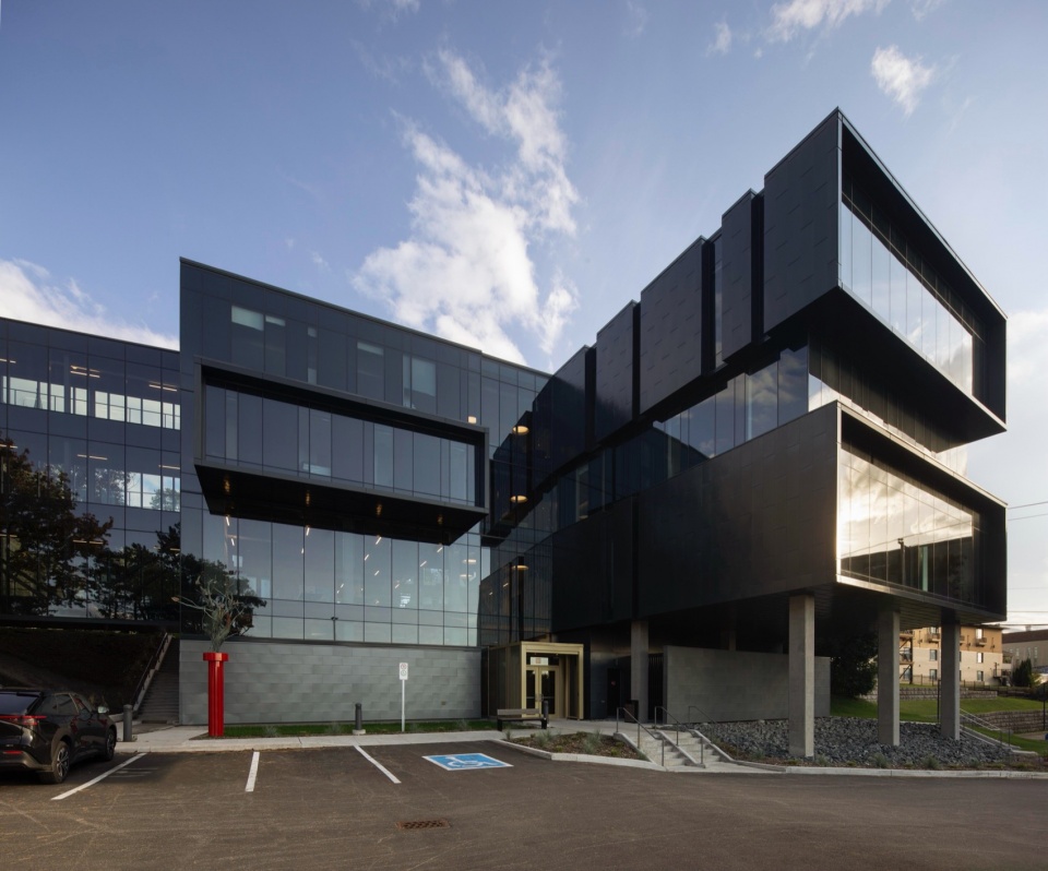 勒维Hôtel-Dieu新教学馆，加拿大 / Anne Carrier Architectes