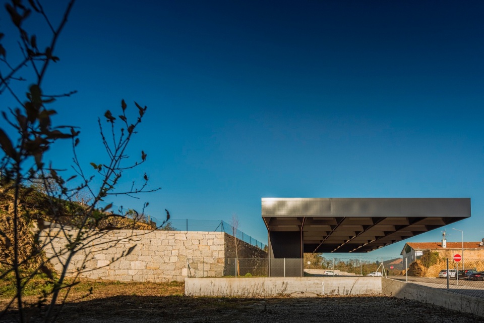 卢萨达多式联运枢纽,葡萄牙 / Spaceworkers