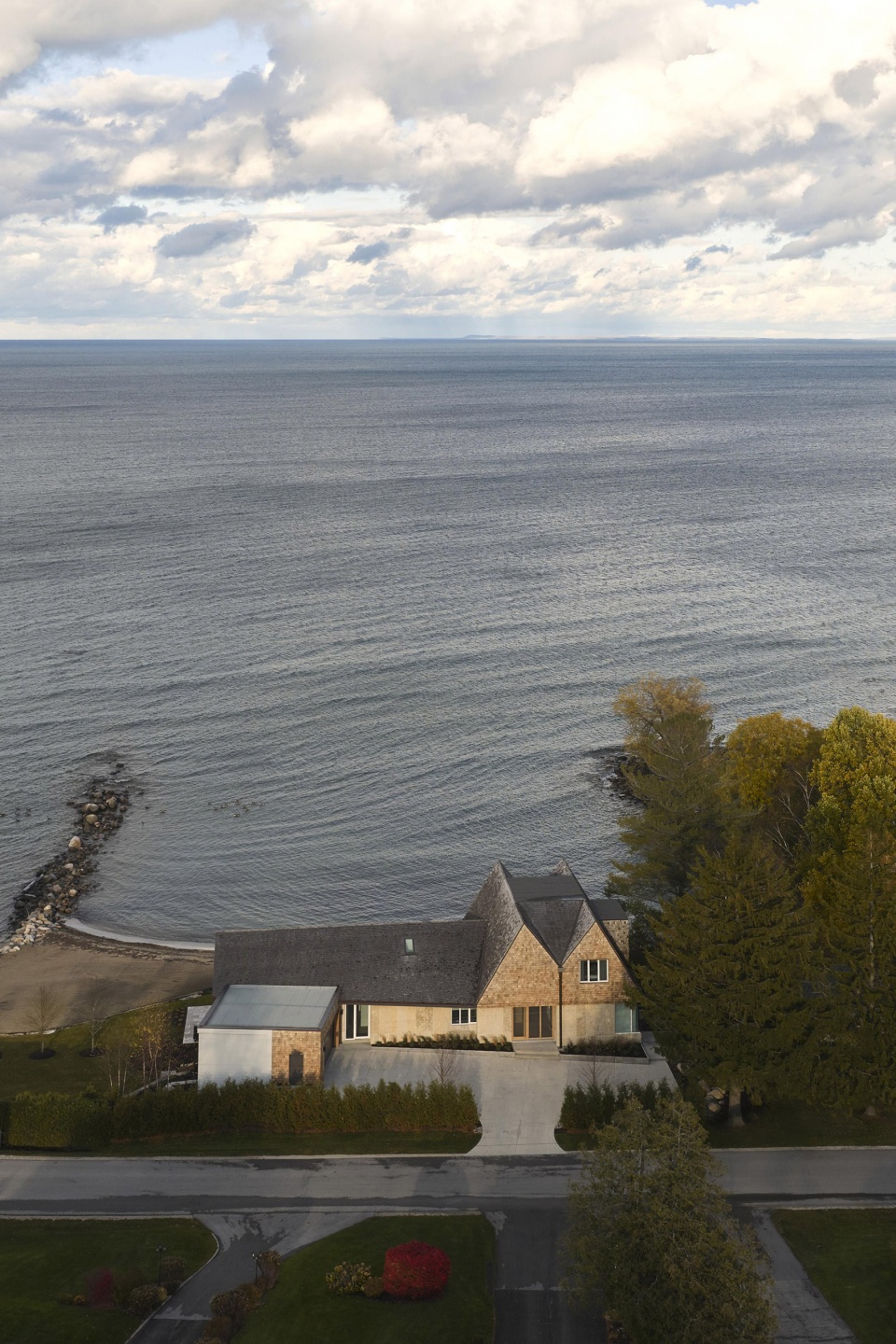 Georgian Bay海滩住宅，加拿大 / &Pierre