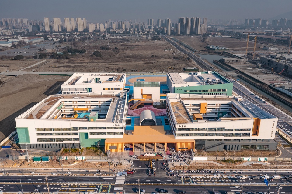 无锡市洛社第二中心小学 / c+d设计中心