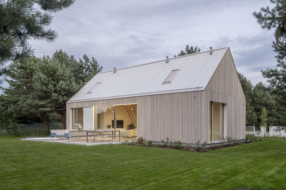 Kownatki湖边住宅，波兰 / Archmondo