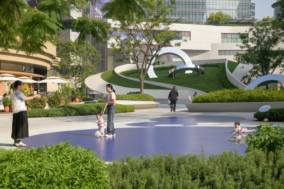 成都万象城公共广场改造设计 / FLO景观设计事务所