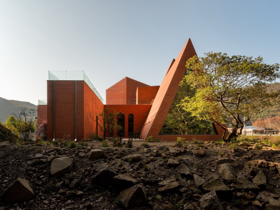 “独白：时间行者的独白”咖啡馆，韩国 / SOSOKKI ANAC / Gi-Tae Chung