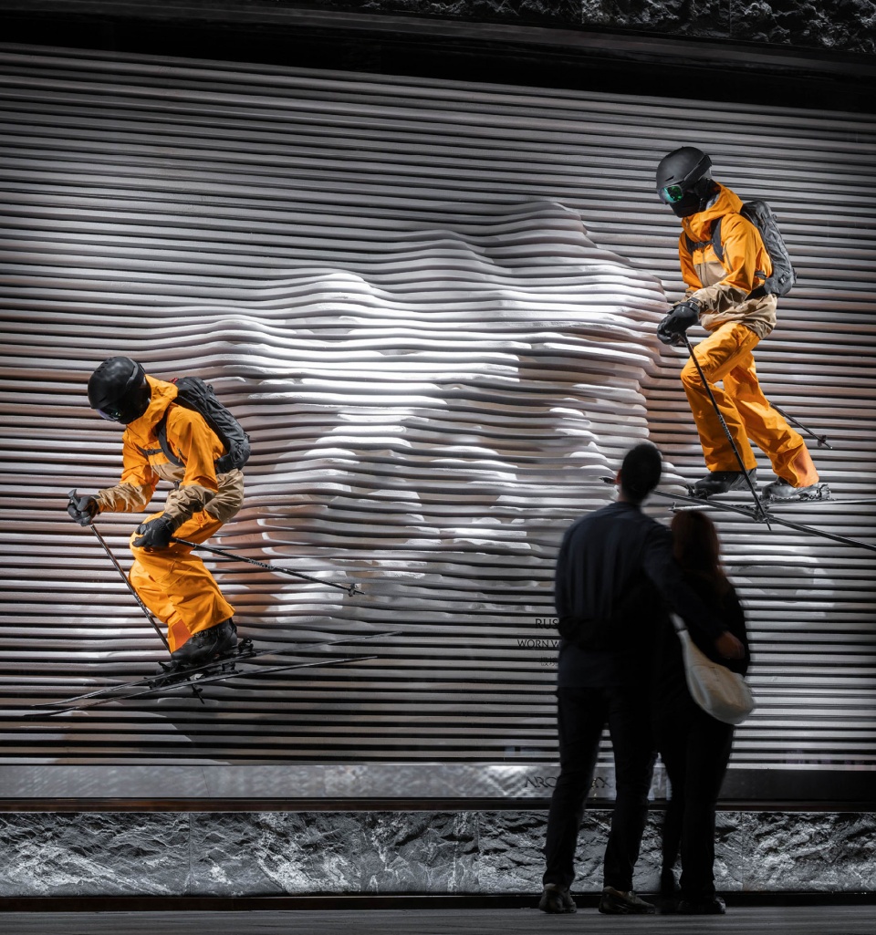 始祖鸟2025 7P系列秋冬橱窗设计，中国 / PILLS工作室