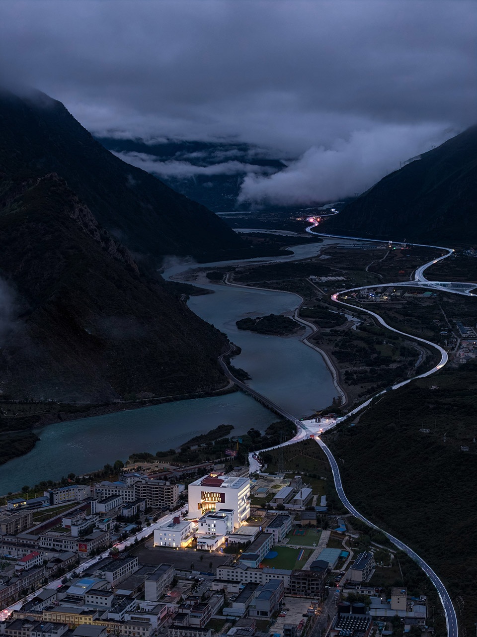 林芝市工布江达县医院整体搬迁(县人民医院、县藏医院)项目,西藏 / 同济四时方院研究中心