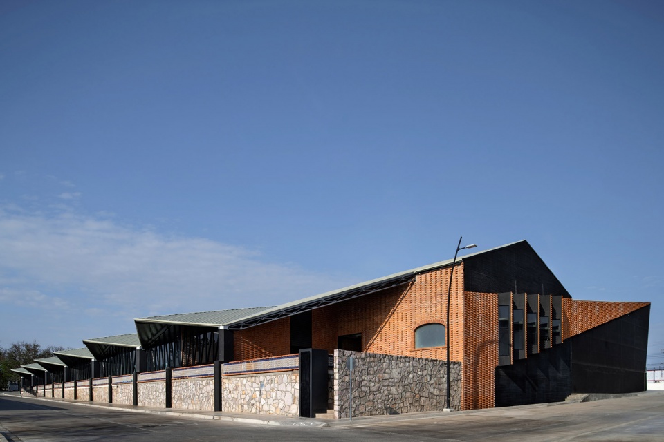 Arena Lobo会议中心，墨西哥 / Jonathan Corral Arquitectos