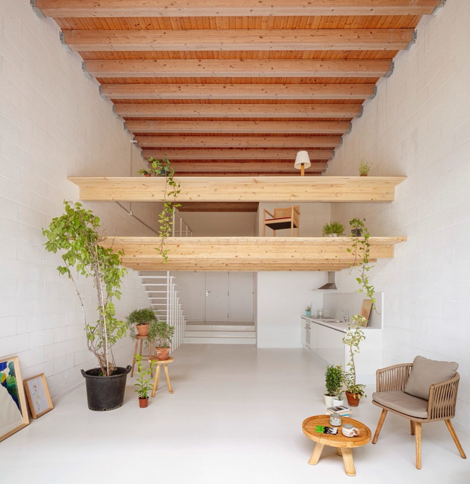 GAVA海滩住宅，巴塞罗那 / Roman Izquierdo Bouldstridge