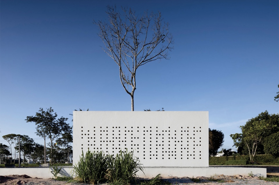 保达柳白色住宅，巴西 / NEBR Arquitetura