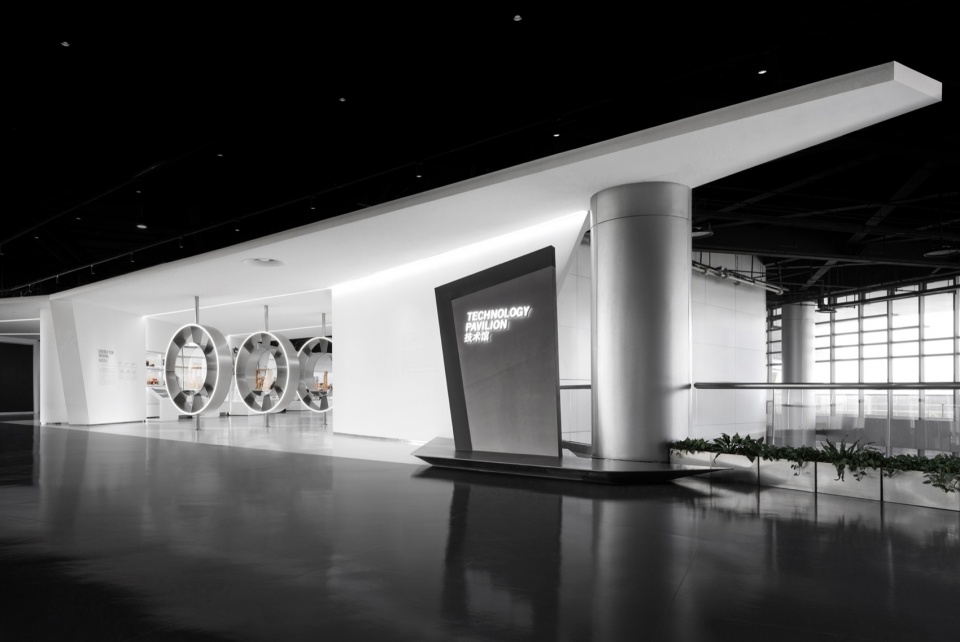 上海汽车博物馆技术馆空间更新与展陈设计 / SLT